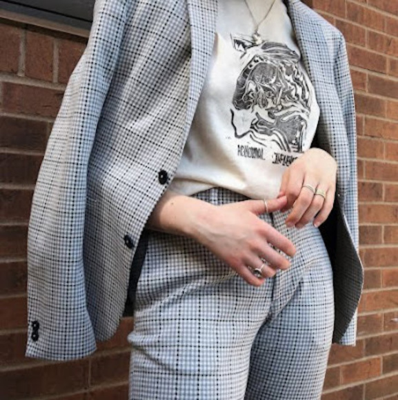 Meet your Posher, Evelyne - Picture 1 of 1